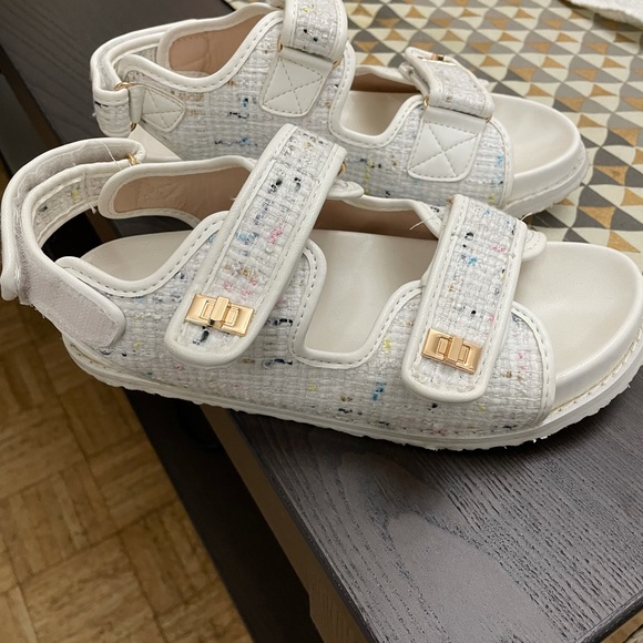 Platform Sandals - Picture 4 of 5